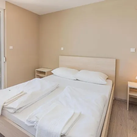 Apartament Lovely Apartment In Povljana *