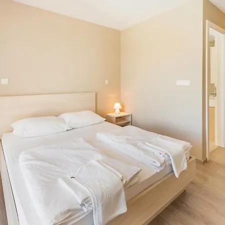 Apartament Lovely Apartment In Povljana *